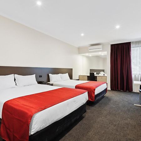 Quality Hotel Manor Mitcham Eksteriør billede
