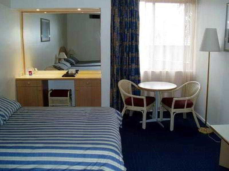 Quality Hotel Manor Mitcham Eksteriør billede