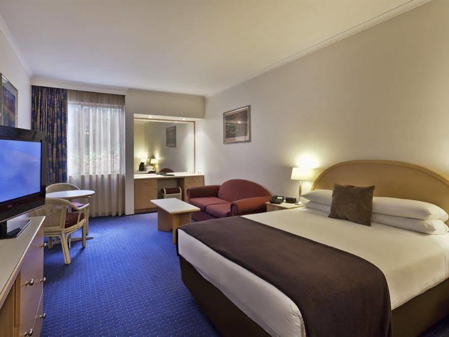 Quality Hotel Manor Mitcham Eksteriør billede