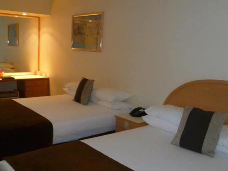 Quality Hotel Manor Mitcham Eksteriør billede